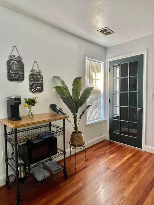 Brand New, Cozy, Modern, One-Bedroom Apartment Falls Church Eksteriør bilde